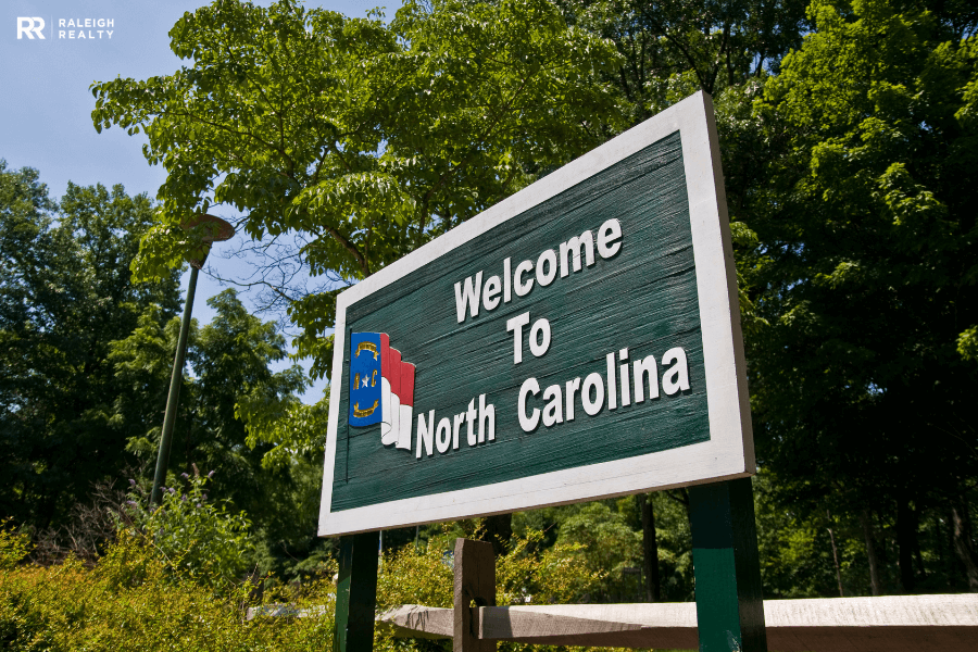 Welcome to Smithfield North Carolina with a green sign welcoming folks to the beautiful state of NC!